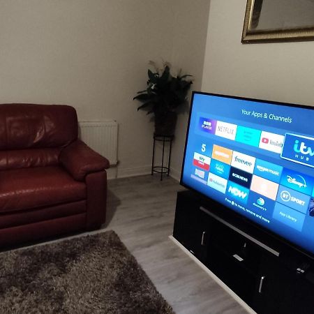 Cheerful 2-Bedroom Home With Off Street Parking Blackpool Kültér fotó