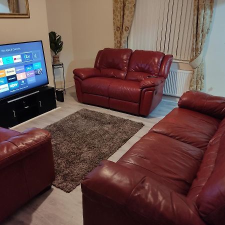 Cheerful 2-Bedroom Home With Off Street Parking Blackpool Kültér fotó