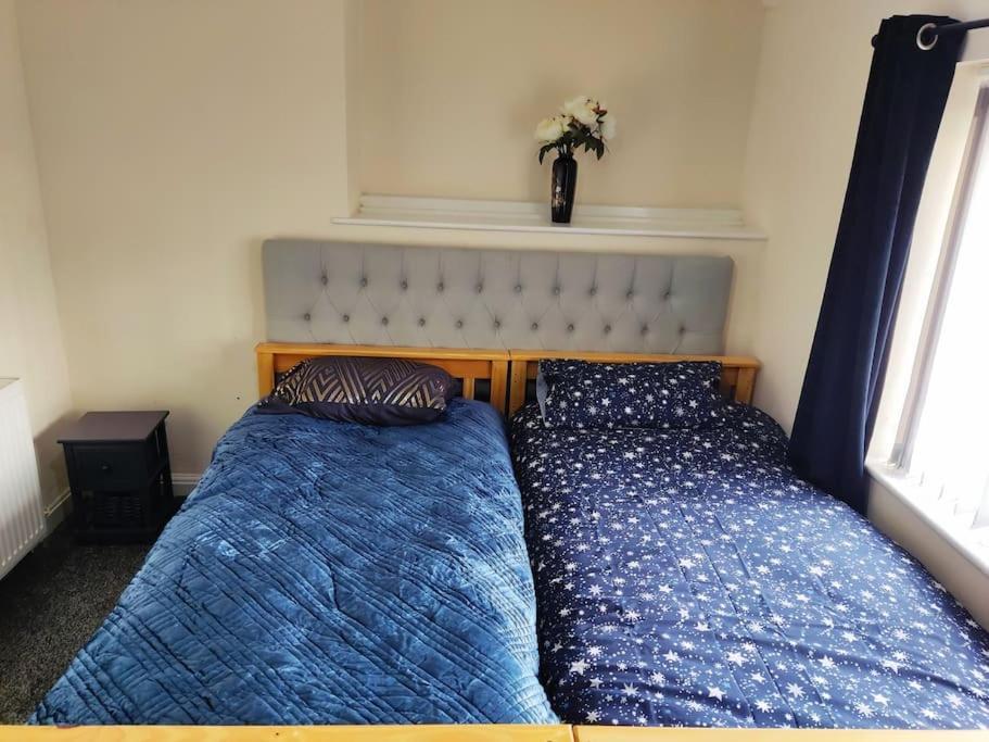 Cheerful 2-Bedroom Home With Off Street Parking Blackpool Kültér fotó