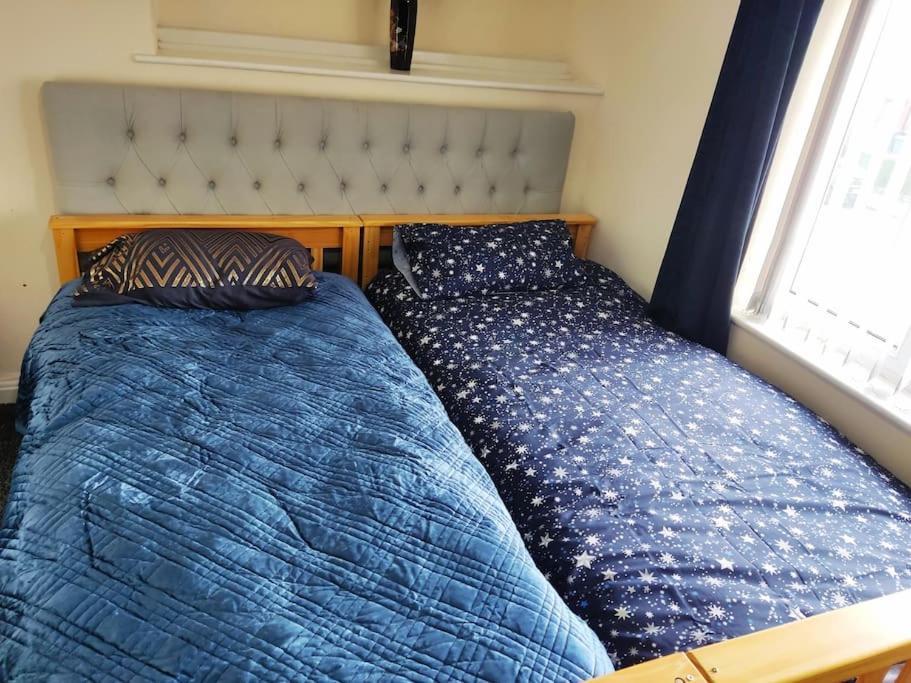 Cheerful 2-Bedroom Home With Off Street Parking Blackpool Kültér fotó