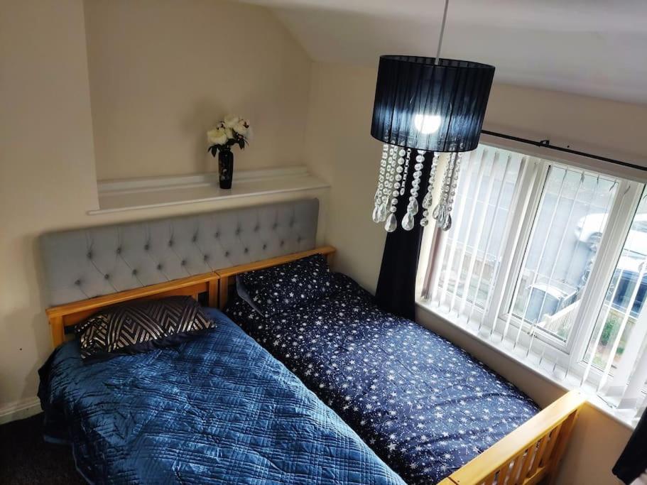 Cheerful 2-Bedroom Home With Off Street Parking Blackpool Kültér fotó