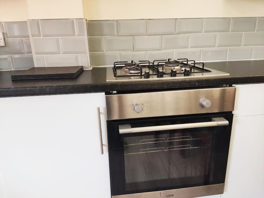 Cheerful 2-Bedroom Home With Off Street Parking Blackpool Kültér fotó