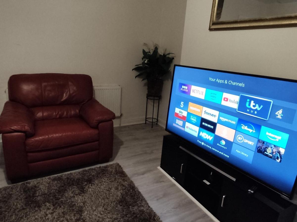 Cheerful 2-Bedroom Home With Off Street Parking Blackpool Kültér fotó