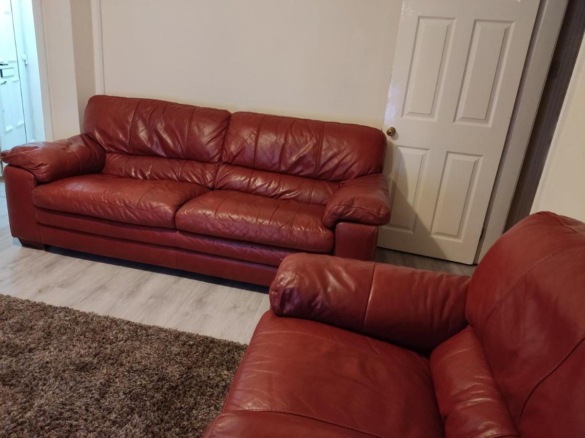 Cheerful 2-Bedroom Home With Off Street Parking Blackpool Kültér fotó