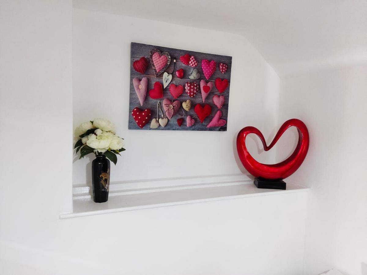 Cheerful 2-Bedroom Home With Off Street Parking Blackpool Kültér fotó